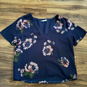 V-neck short sleeve blouse. Made by Socialite, size small